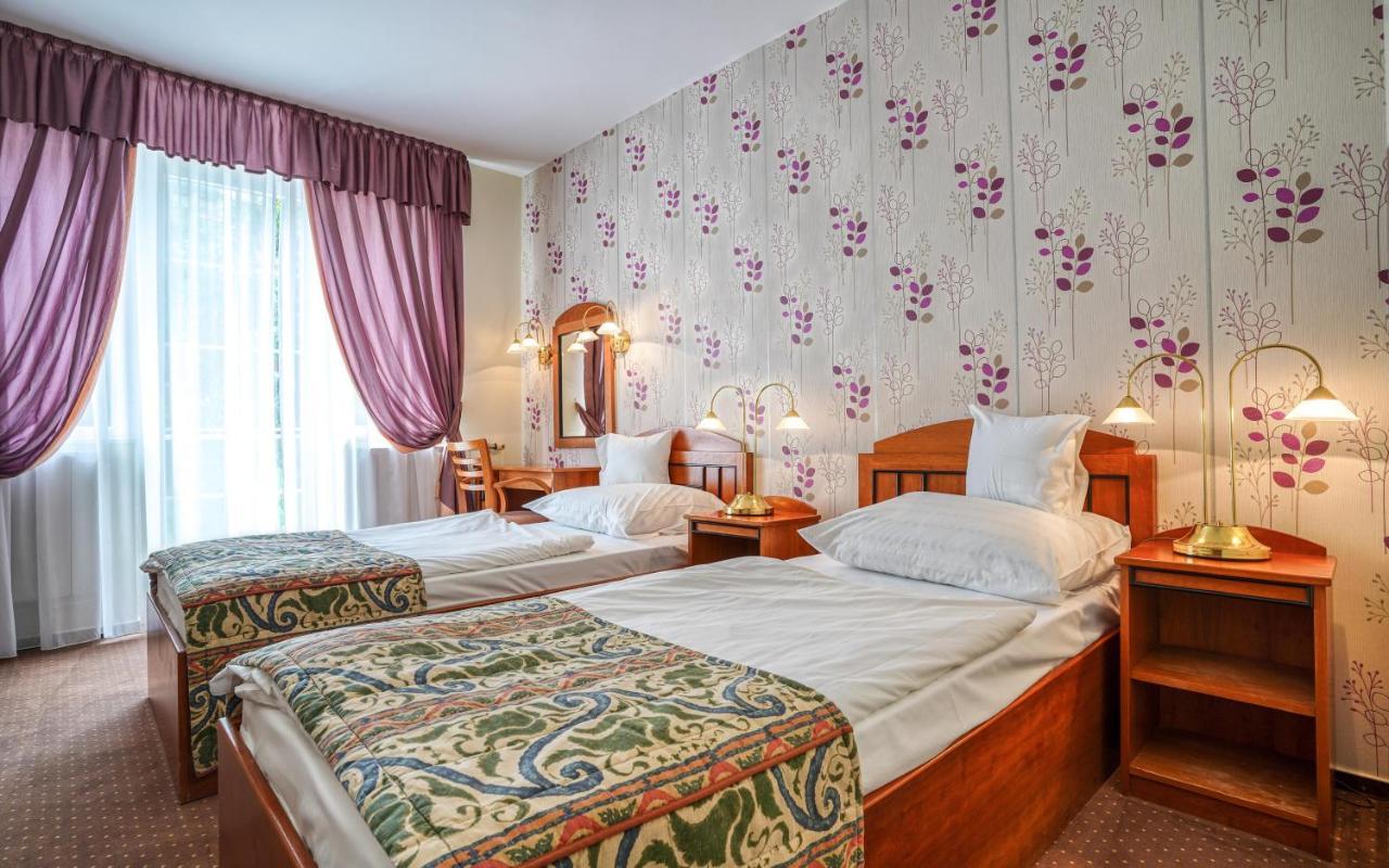 Hotel Erzsebet Heviz Exterior photo
