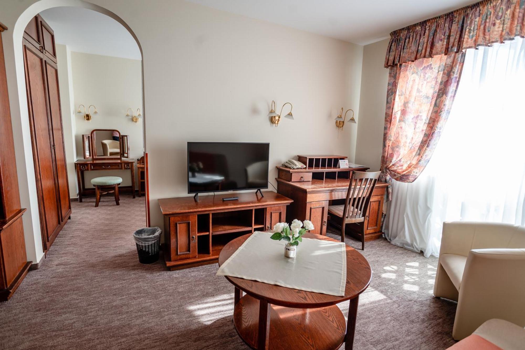 Hotel Erzsebet Heviz Exterior photo