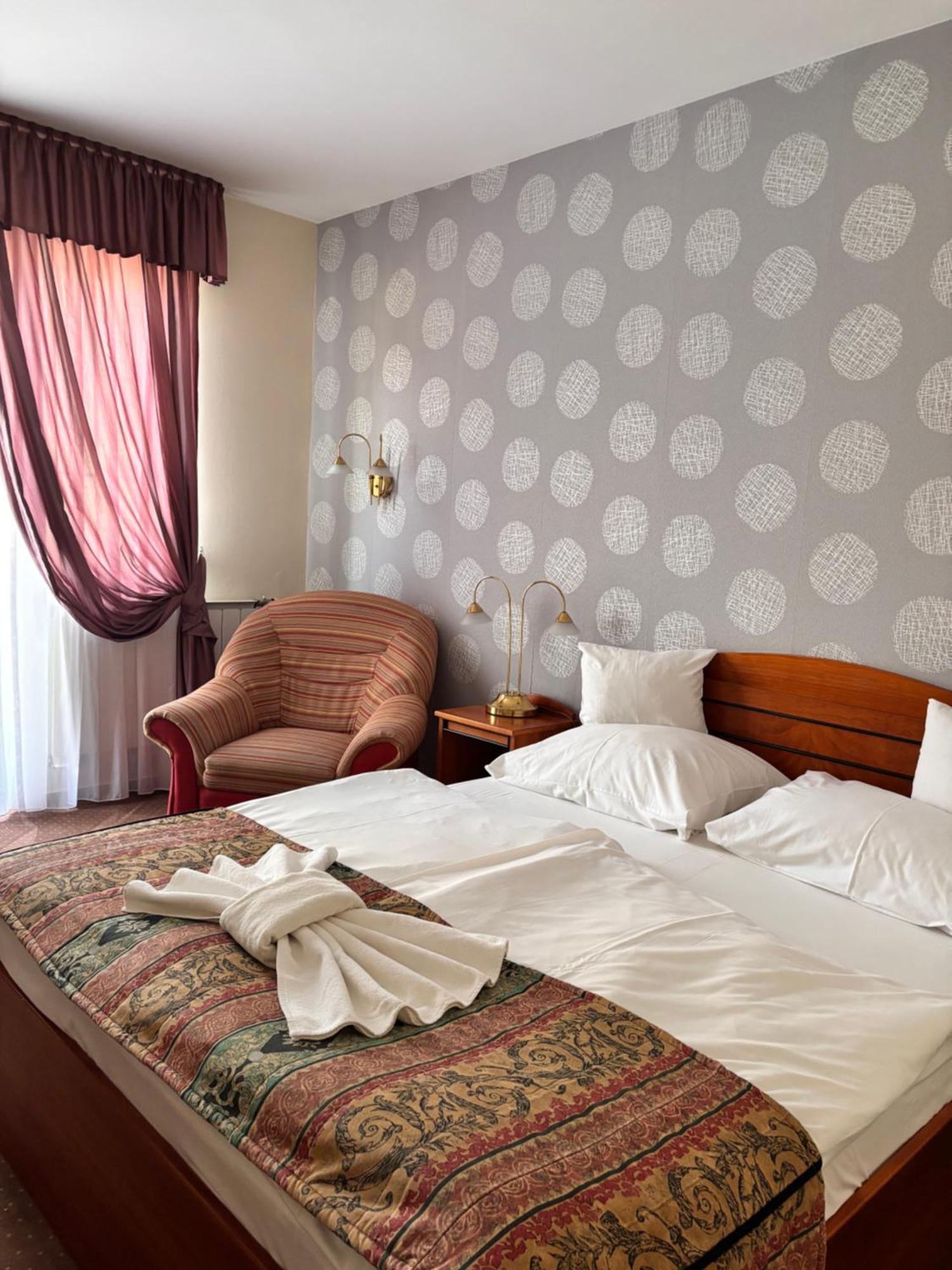 Hotel Erzsebet Heviz Exterior photo