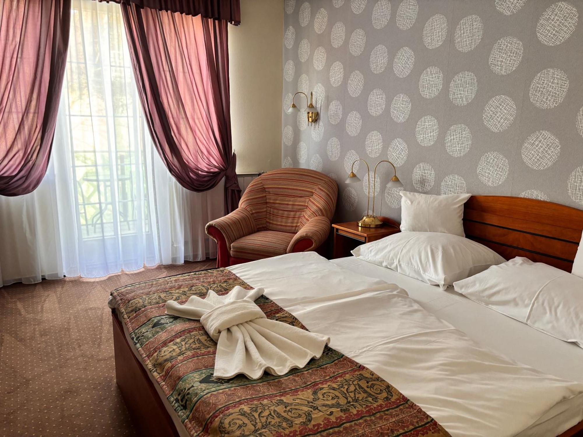 Hotel Erzsebet Heviz Exterior photo
