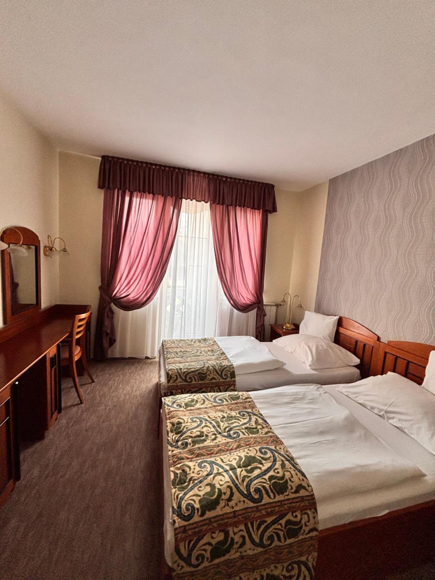Hotel Erzsebet Heviz Exterior photo