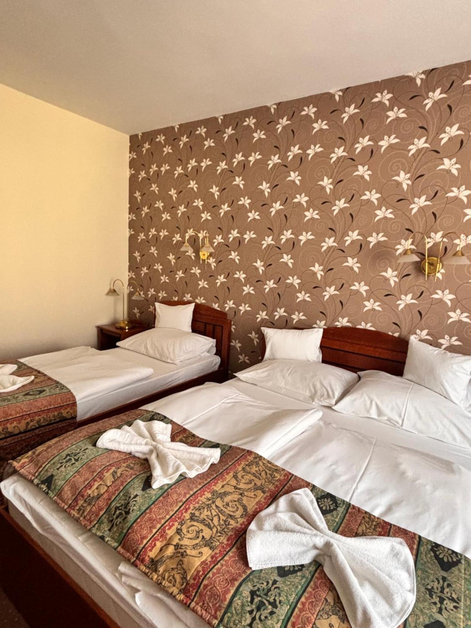 Hotel Erzsebet Heviz Exterior photo