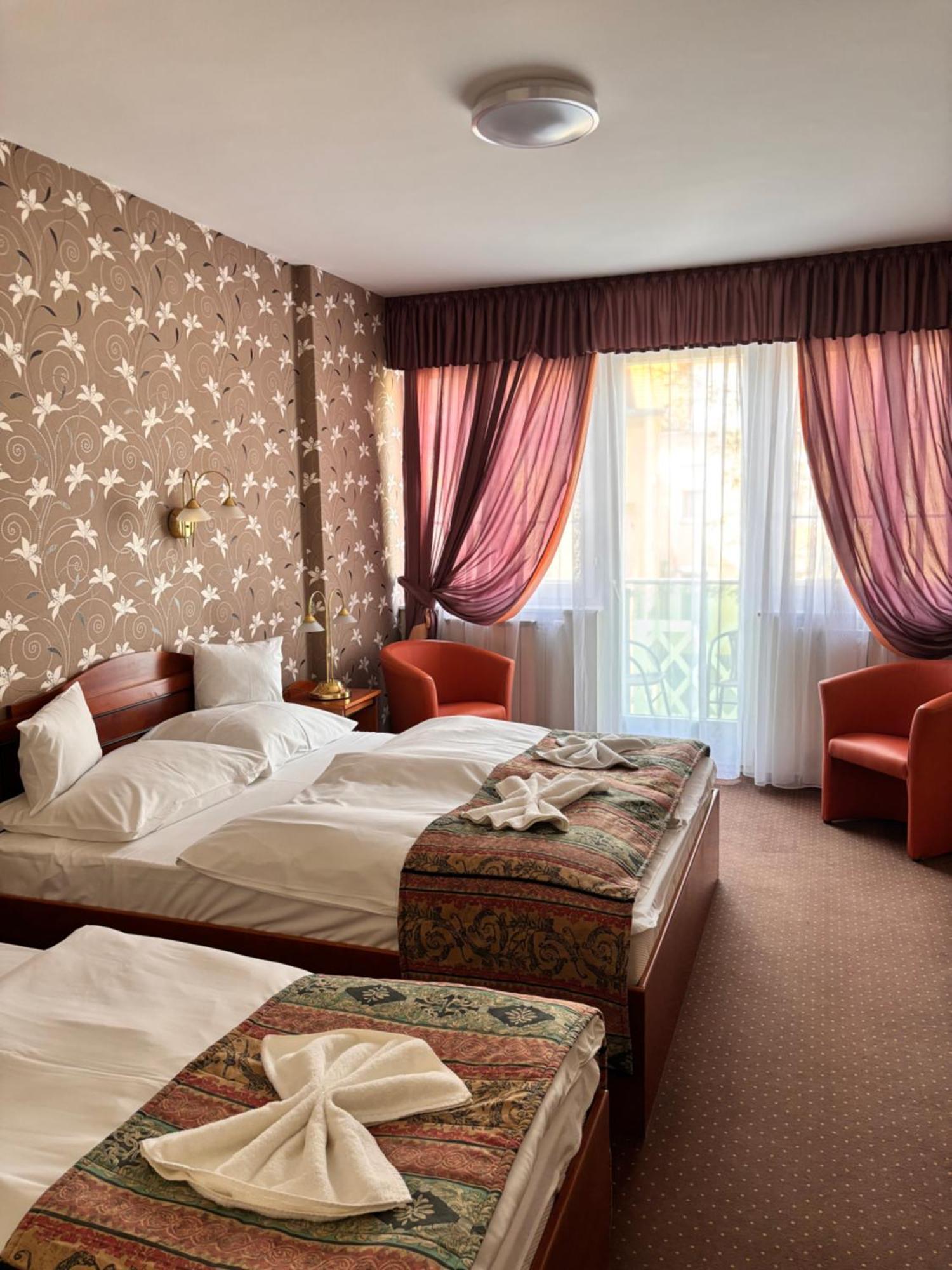 Hotel Erzsebet Heviz Exterior photo